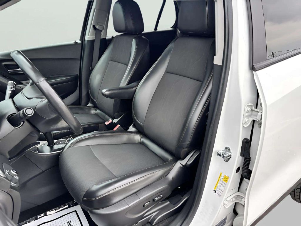 Photo 13 of this CHEVROLET TRAX