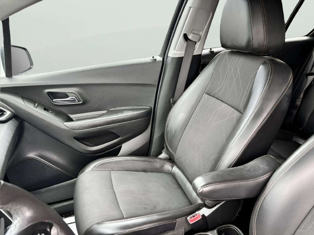 Photo 14 of this CHEVROLET TRAX