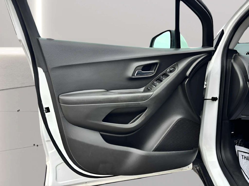 Photo 15 of this CHEVROLET TRAX