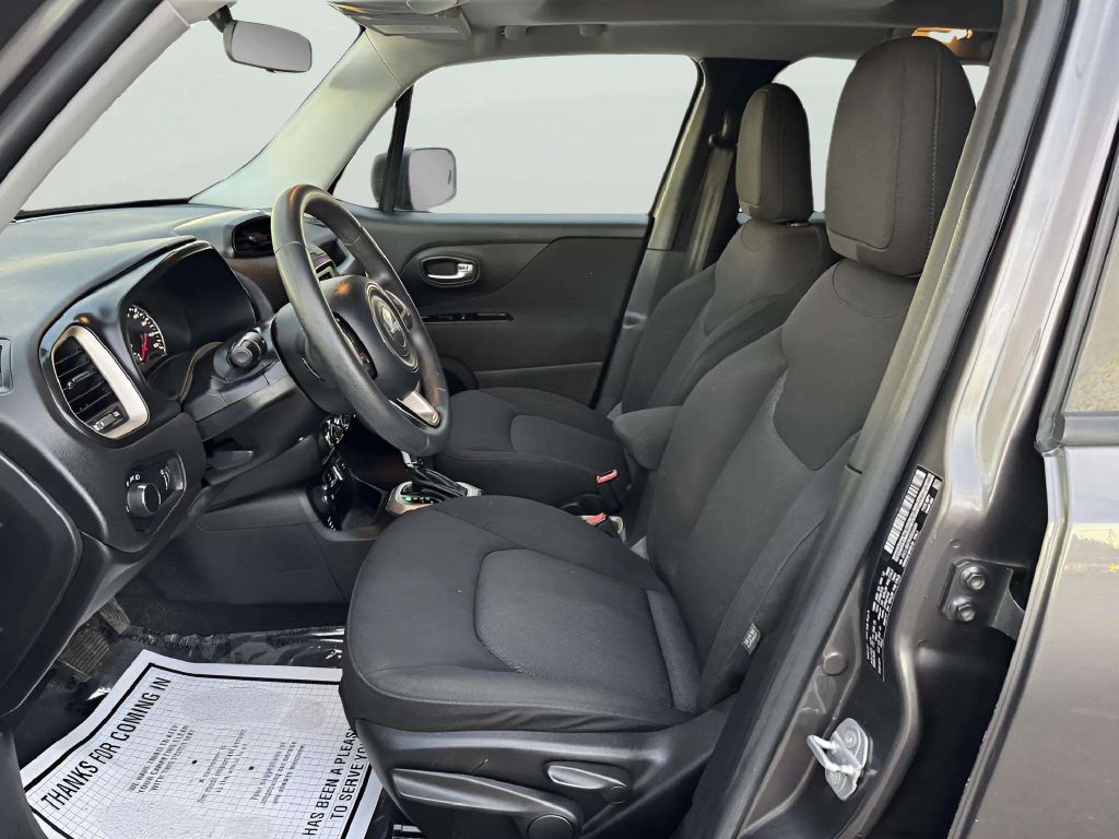 Photo 11 of this JEEP RENEGADE