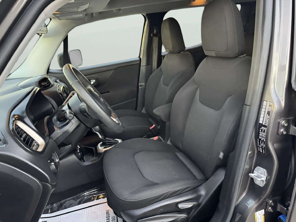 Photo 12 of this JEEP RENEGADE