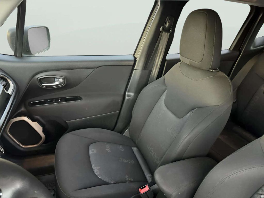 Photo 13 of this JEEP RENEGADE