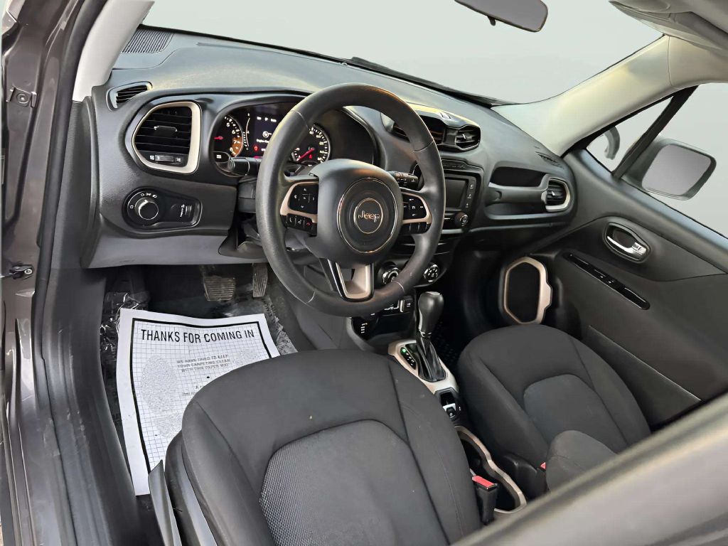Photo 14 of this JEEP RENEGADE