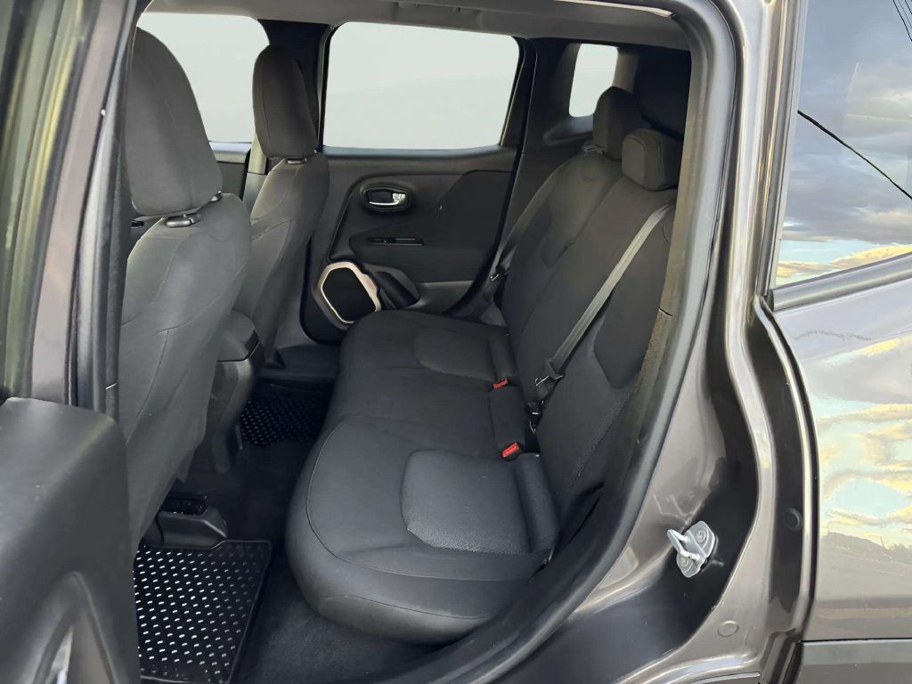 Photo 16 of this JEEP RENEGADE