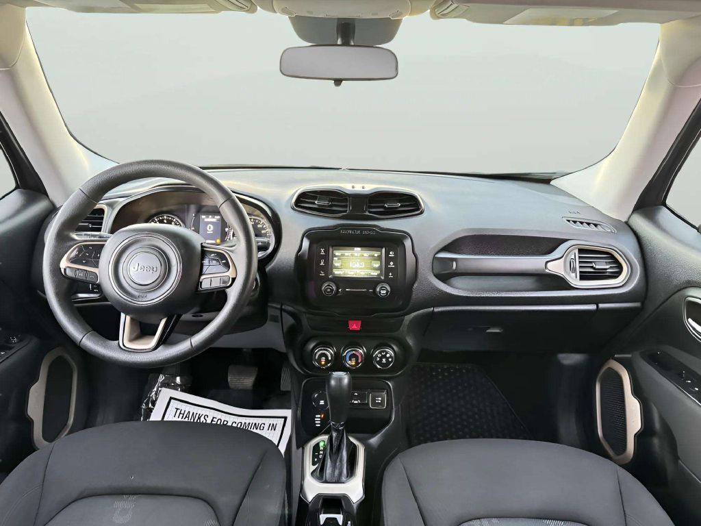 Photo 17 of this JEEP RENEGADE