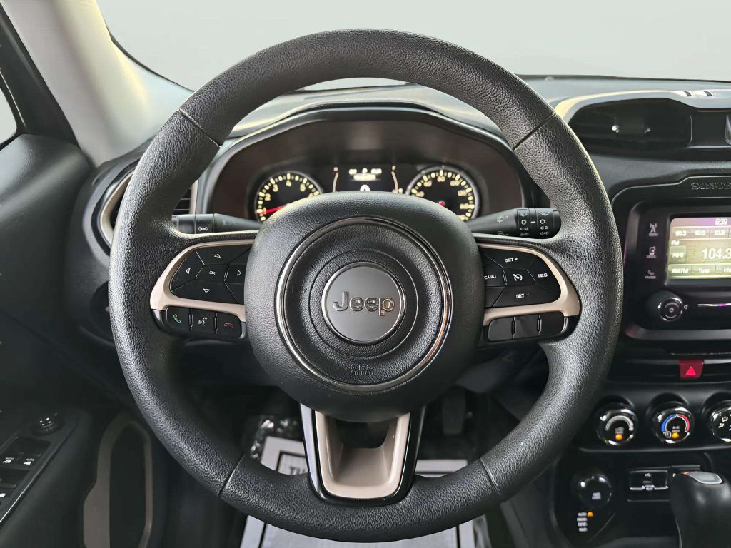 Photo 20 of this JEEP RENEGADE