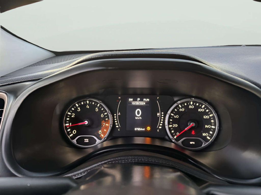 Photo 21 of this JEEP RENEGADE