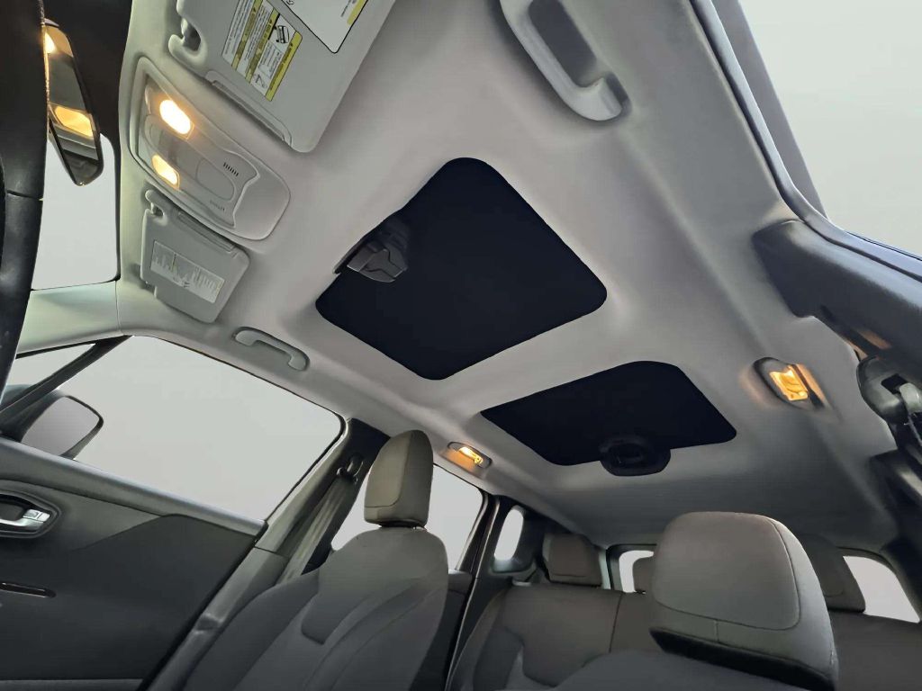 Photo 25 of this JEEP RENEGADE
