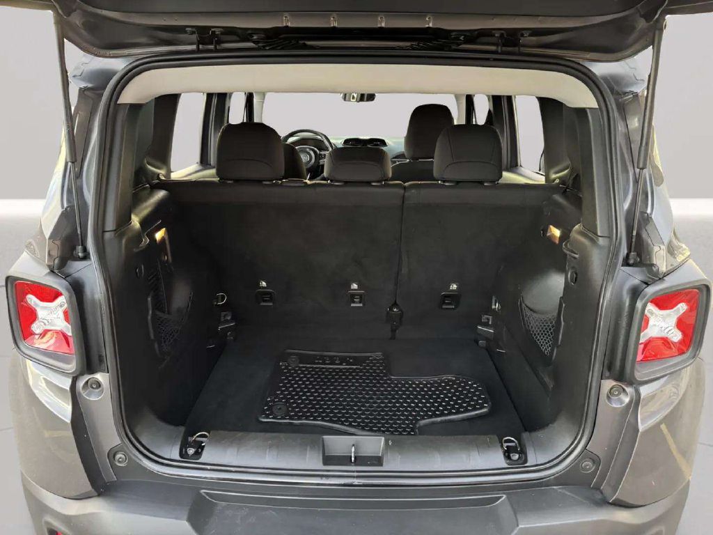 Photo 27 of this JEEP RENEGADE