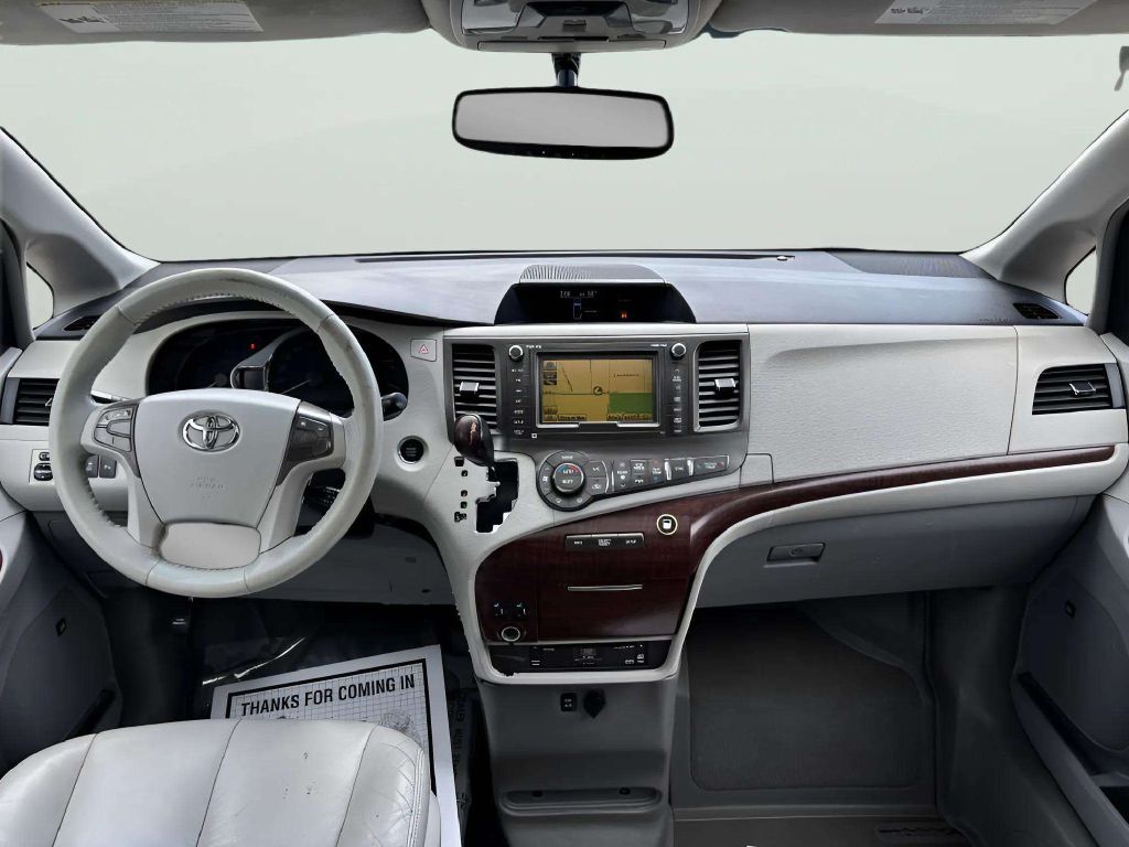 Photo 16 of this TOYOTA SIENNA