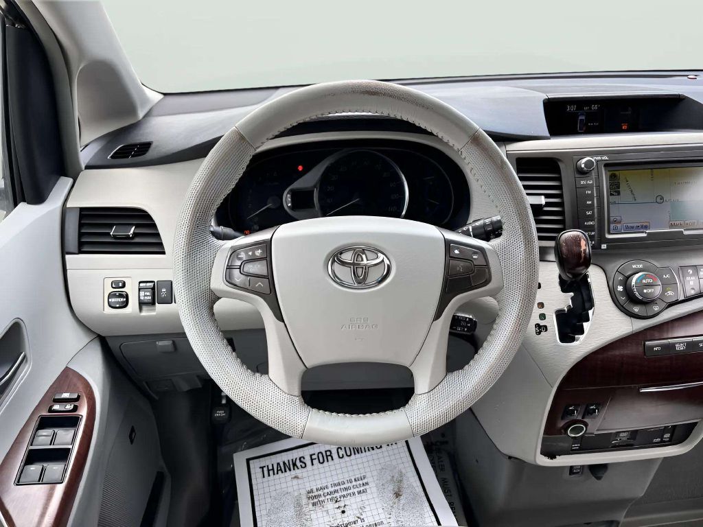Photo 20 of this TOYOTA SIENNA