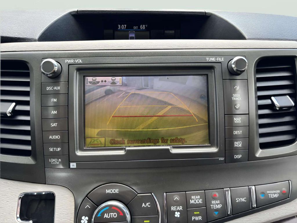 Photo 22 of this TOYOTA SIENNA