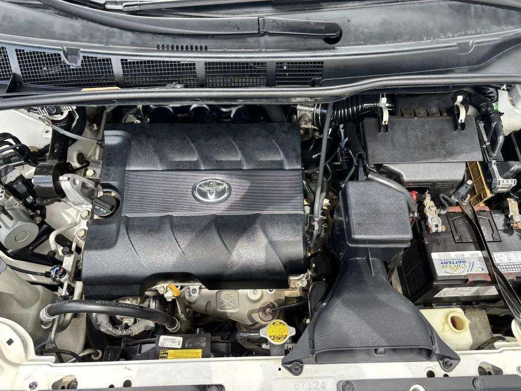 Photo 24 of this TOYOTA SIENNA
