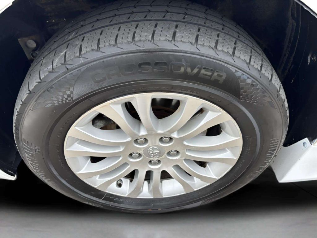 Photo 27 of this TOYOTA SIENNA
