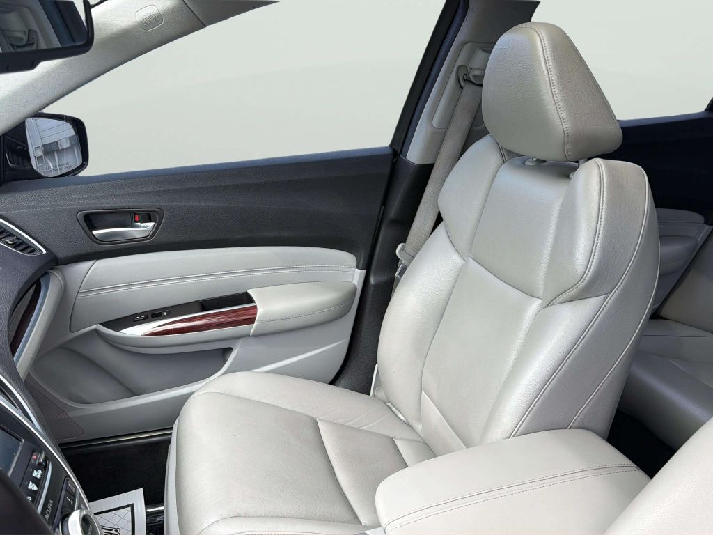 Photo 14 of this ACURA TLX