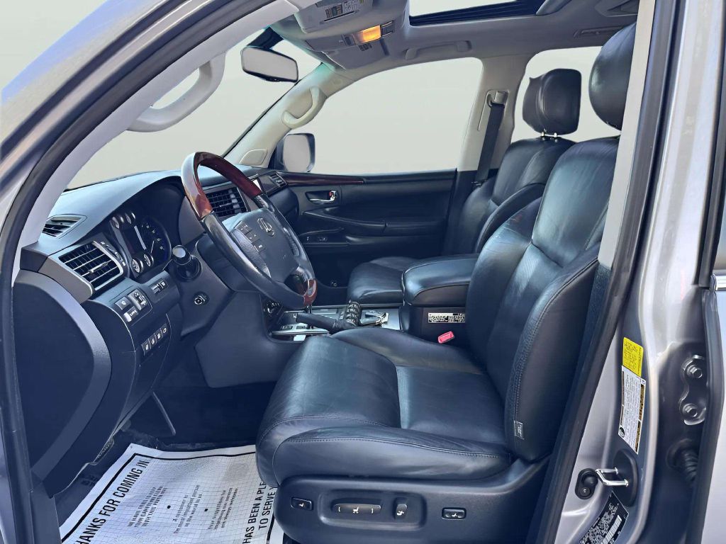 Photo 11 of this LEXUS LX 570