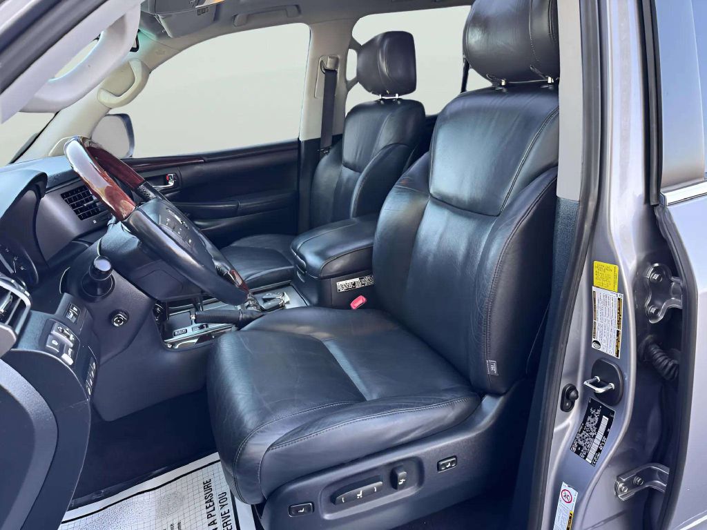 Photo 12 of this LEXUS LX 570