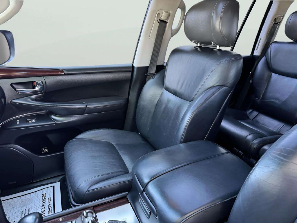 Photo 13 of this LEXUS LX 570