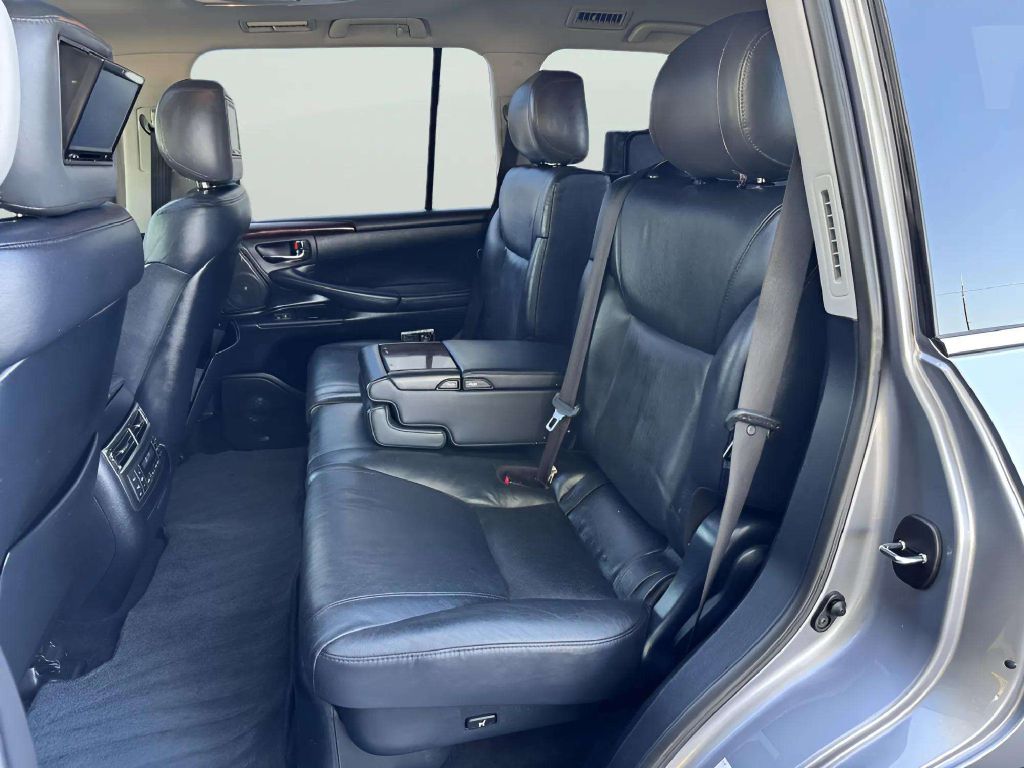 Photo 16 of this LEXUS LX 570