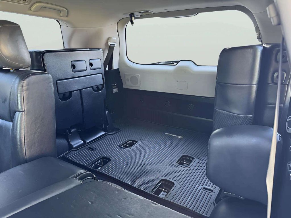 Photo 17 of this LEXUS LX 570