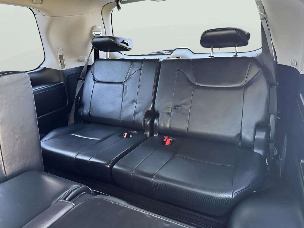 Photo 18 of this LEXUS LX 570
