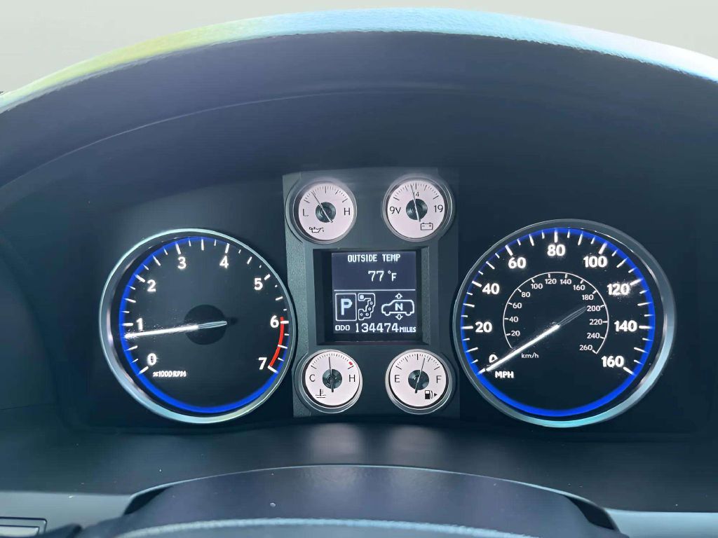 Photo 27 of this LEXUS LX 570