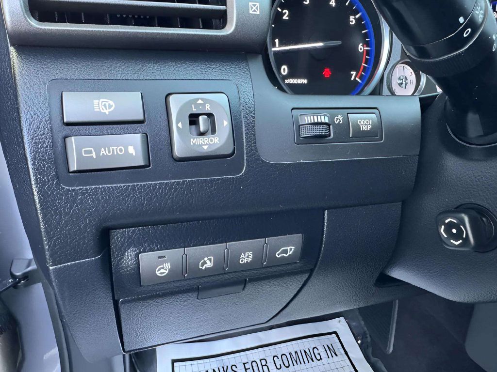 Photo 28 of this LEXUS LX 570