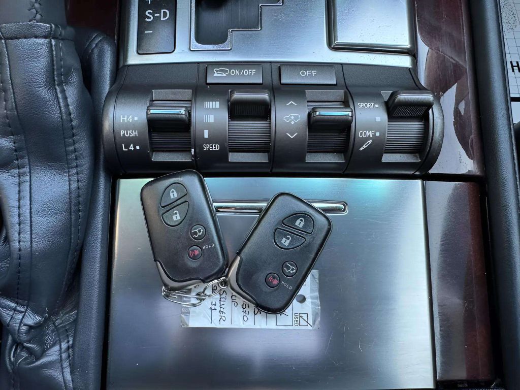 Photo 30 of this LEXUS LX 570