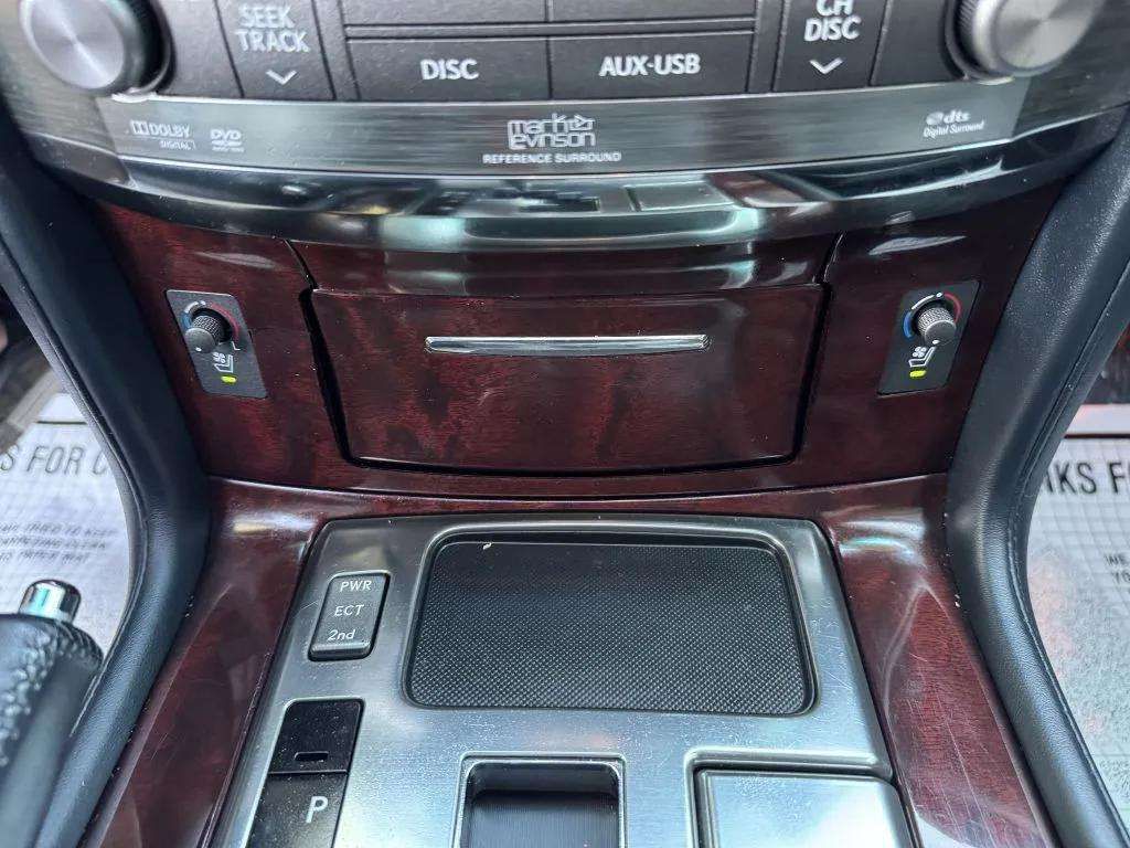 Photo 31 of this LEXUS LX 570