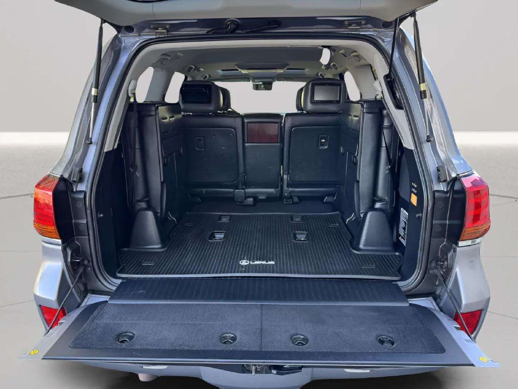 Photo 36 of this LEXUS LX 570