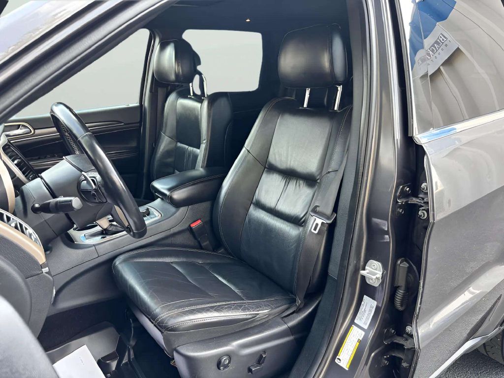 Photo 10 of this JEEP GRAND CHEROKEE