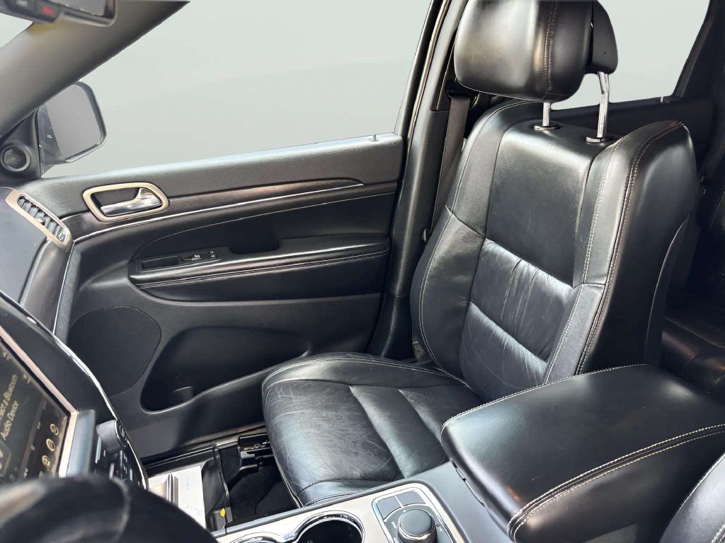 Photo 11 of this JEEP GRAND CHEROKEE