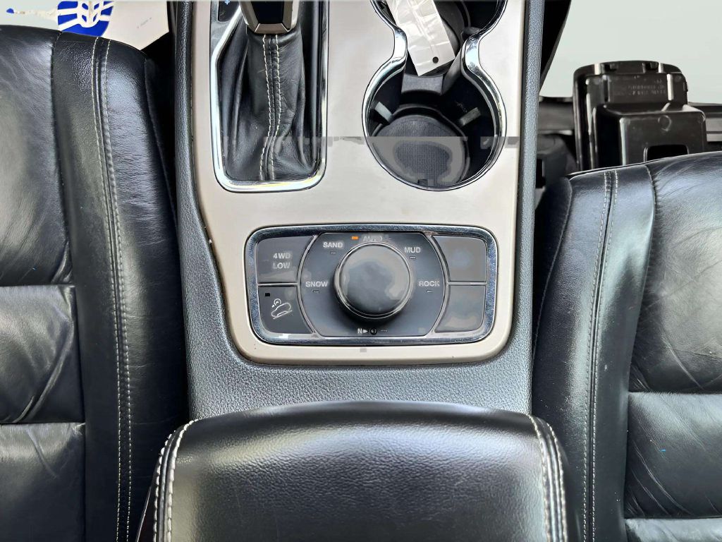 Photo 18 of this JEEP GRAND CHEROKEE