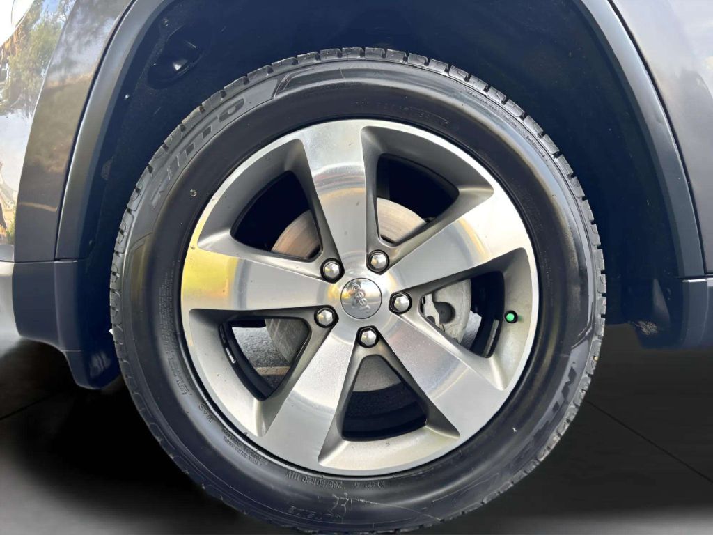 Photo 25 of this JEEP GRAND CHEROKEE