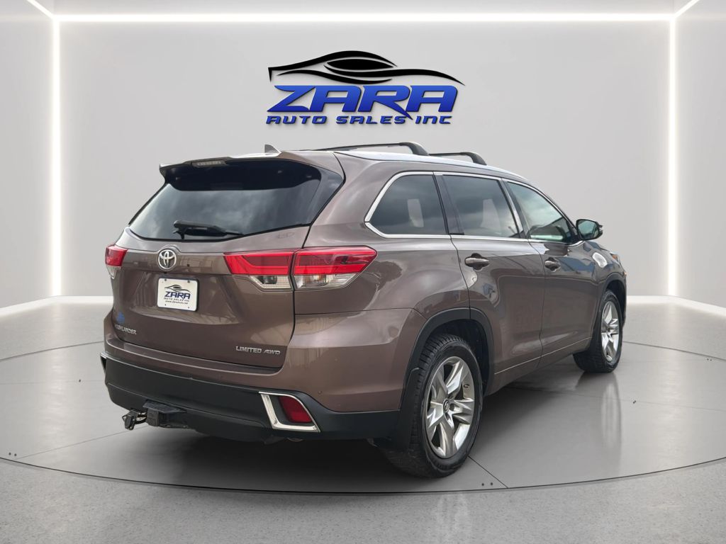 Photo 7 of this TOYOTA HIGHLANDER