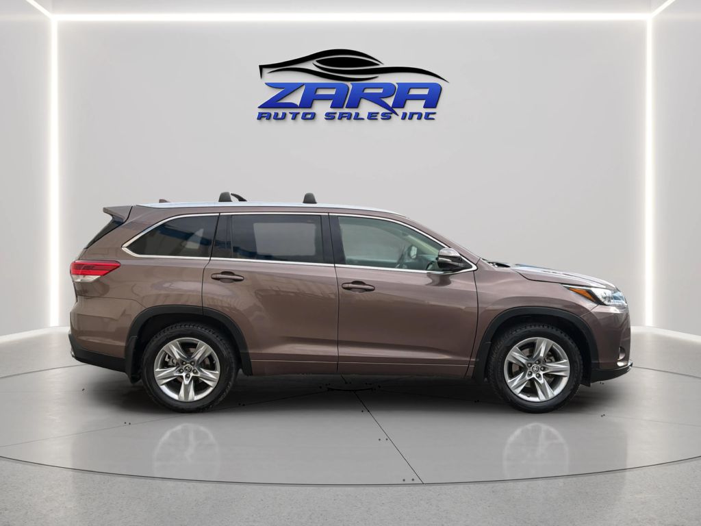 Photo 8 of this TOYOTA HIGHLANDER