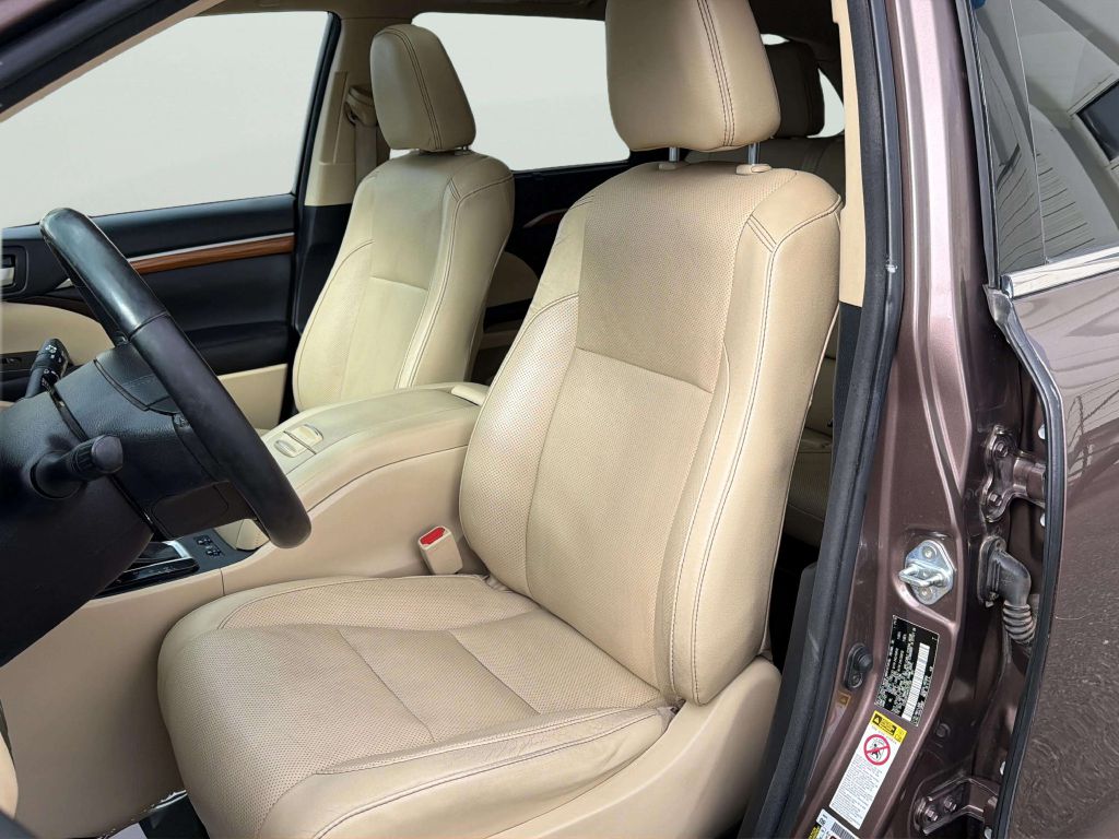Photo 13 of this TOYOTA HIGHLANDER