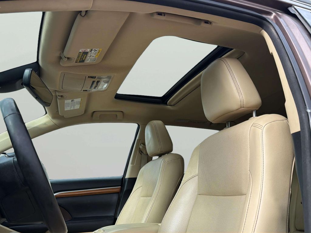 Photo 15 of this TOYOTA HIGHLANDER