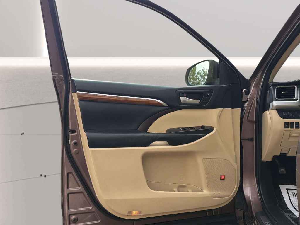 Photo 16 of this TOYOTA HIGHLANDER
