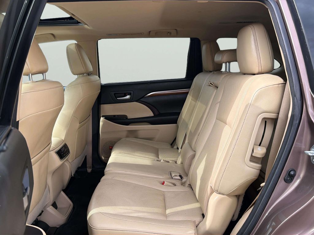 Photo 18 of this TOYOTA HIGHLANDER