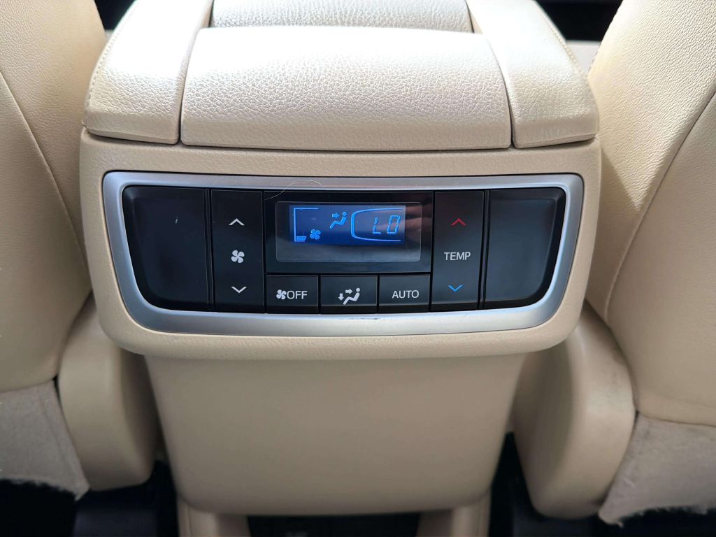Photo 20 of this TOYOTA HIGHLANDER