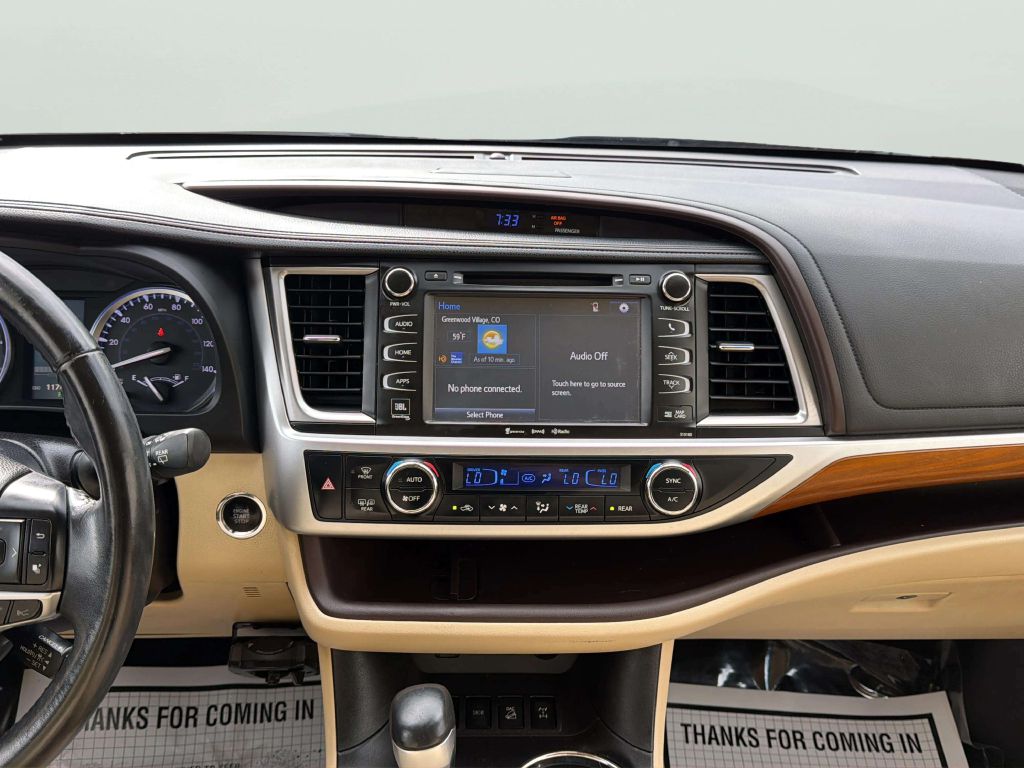 Photo 22 of this TOYOTA HIGHLANDER