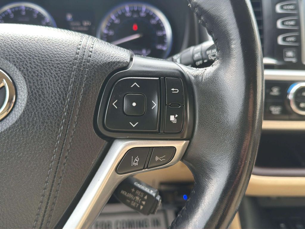Photo 27 of this TOYOTA HIGHLANDER
