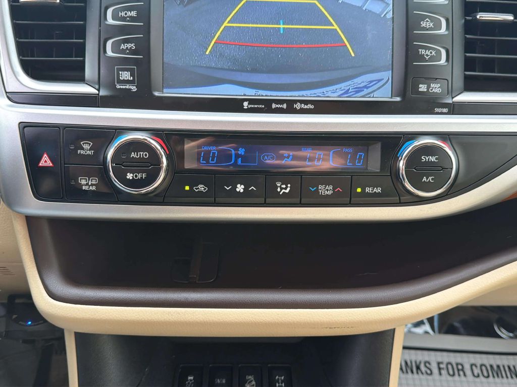 Photo 31 of this TOYOTA HIGHLANDER