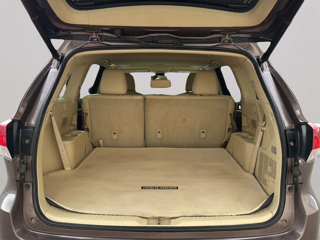 Photo 35 of this TOYOTA HIGHLANDER
