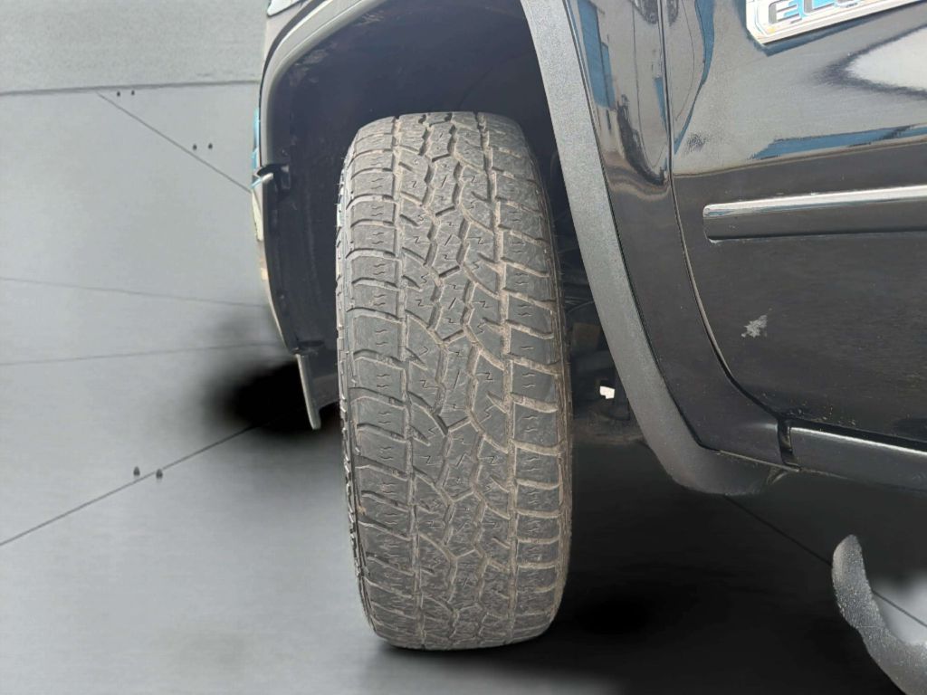 Photo 28 of this GMC SIERRA 1500