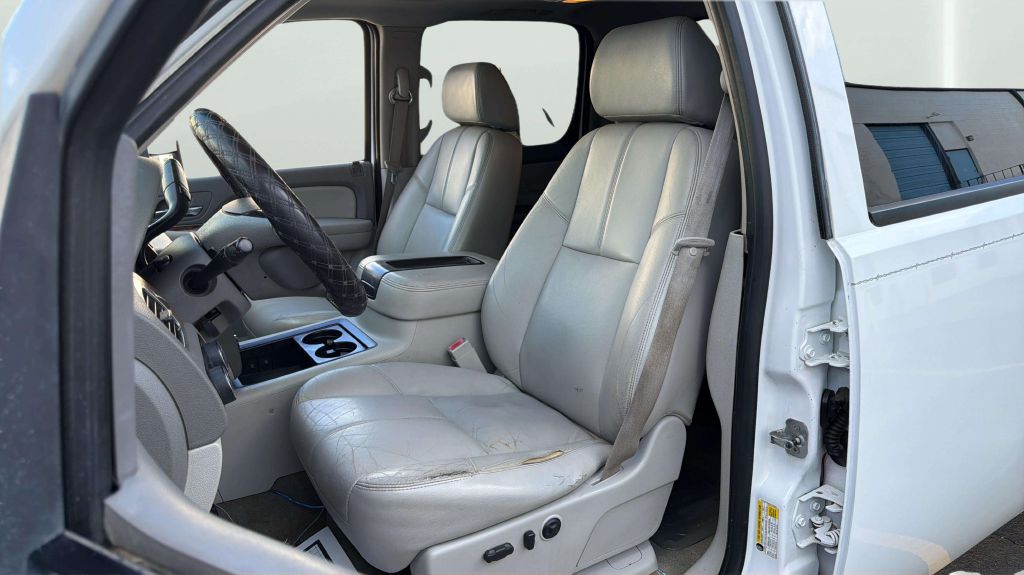 Photo 12 of this CHEVROLET SILVERADO 2500H