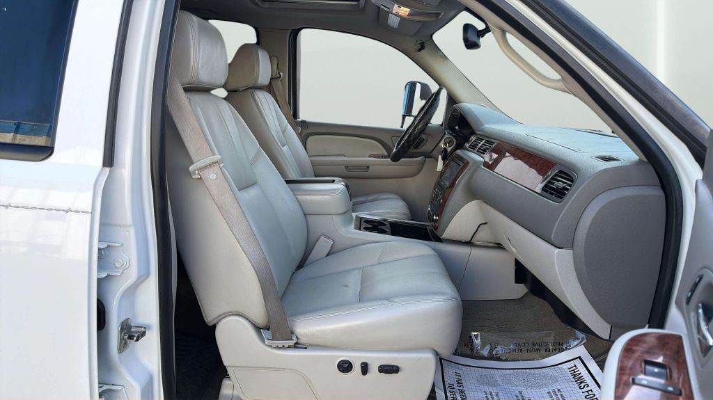 Photo 13 of this CHEVROLET SILVERADO 2500H