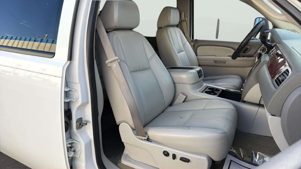 Photo 14 of this CHEVROLET SILVERADO 2500H