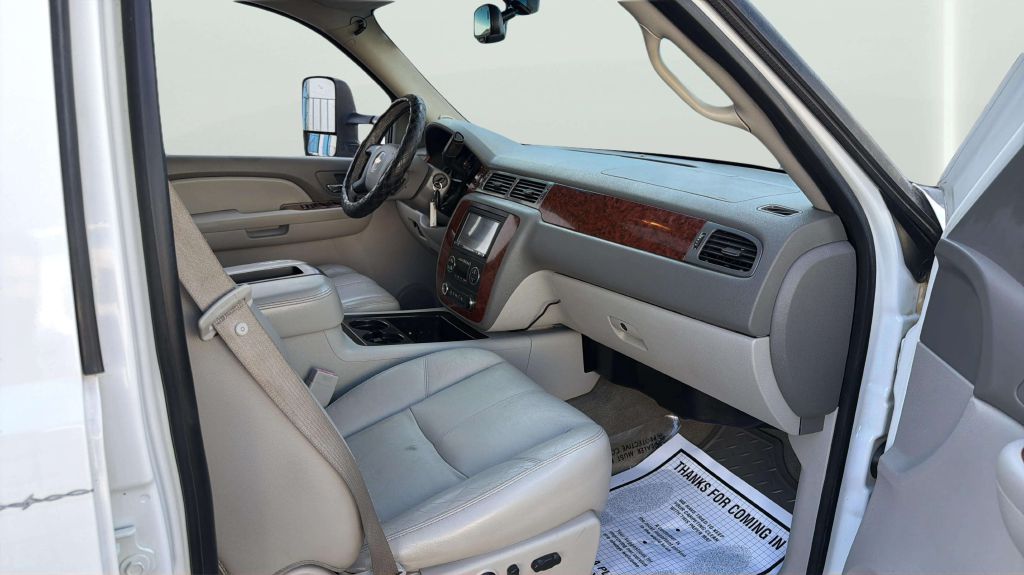 Photo 15 of this CHEVROLET SILVERADO 2500H